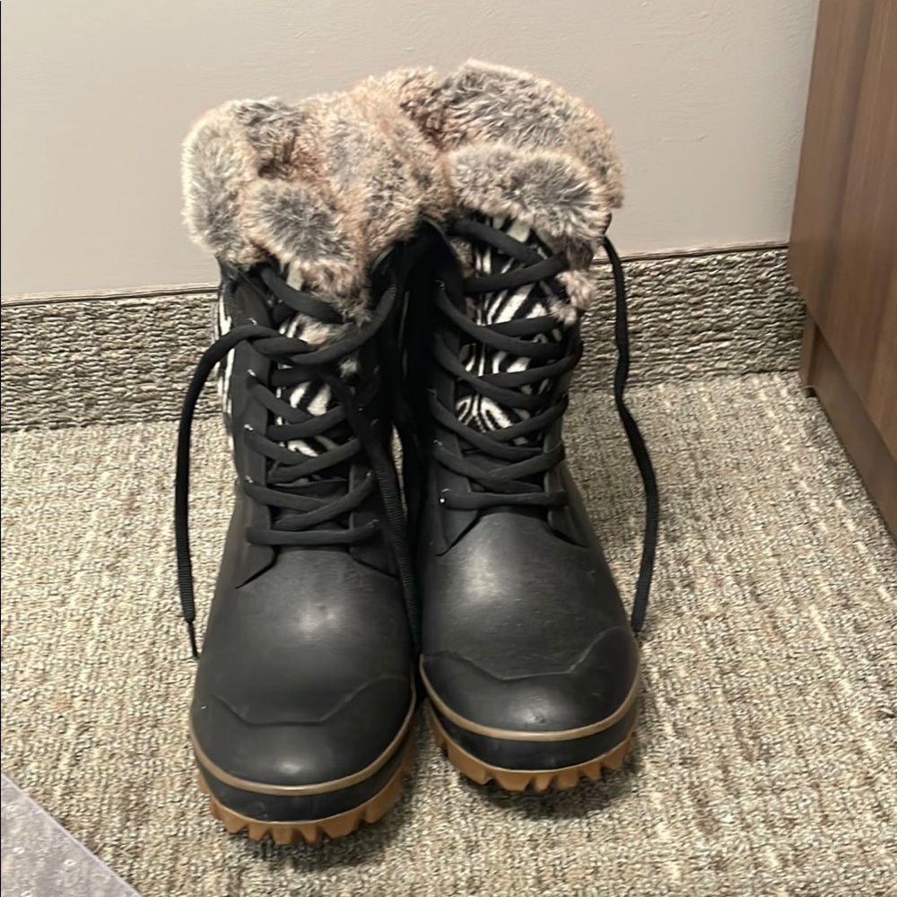 Bogs Black Winter Rain Boots with Rugged Sole